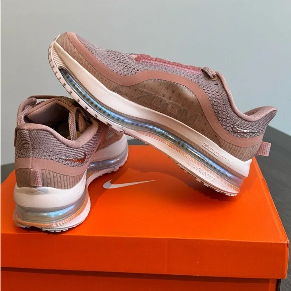 Women’s Nike Pegasus Premium - Picture 2 of 4